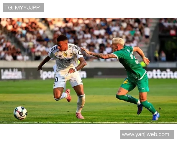 4月8日足球明星盛典精彩回顾球迷热情高涨共庆足球之夜