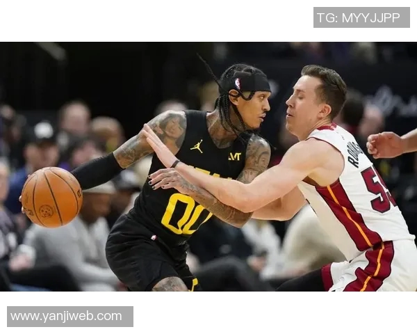 火箭队与爵士队激战正酣直播吧带你感受精彩瞬间 火箭队与爵士队激战正酣直播吧带你感受精彩瞬间